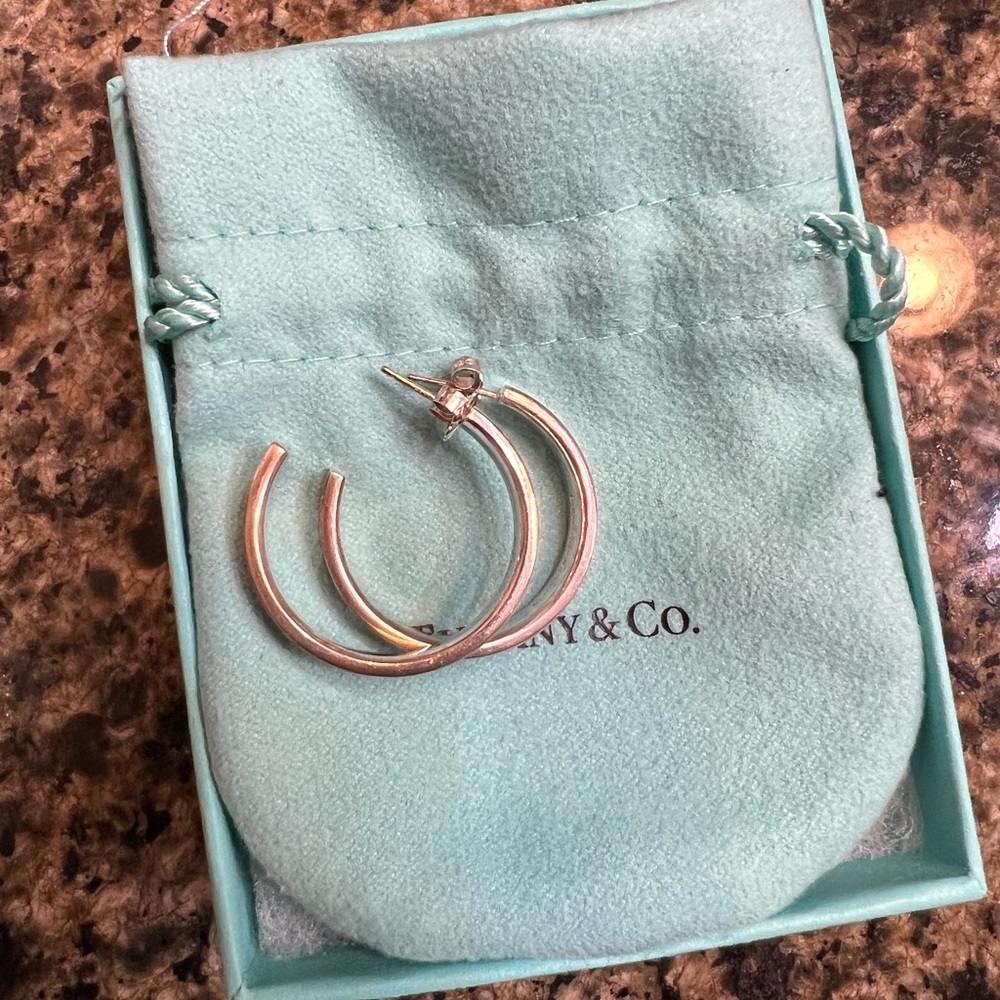 Tiffany’s 1837 Hoops Medium